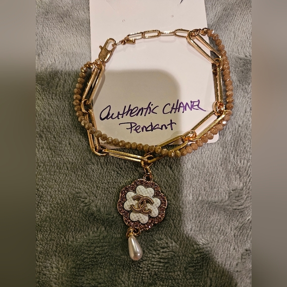 CHANEL Gold and White Floral Pendant Necklace - Picture 1 of 4
